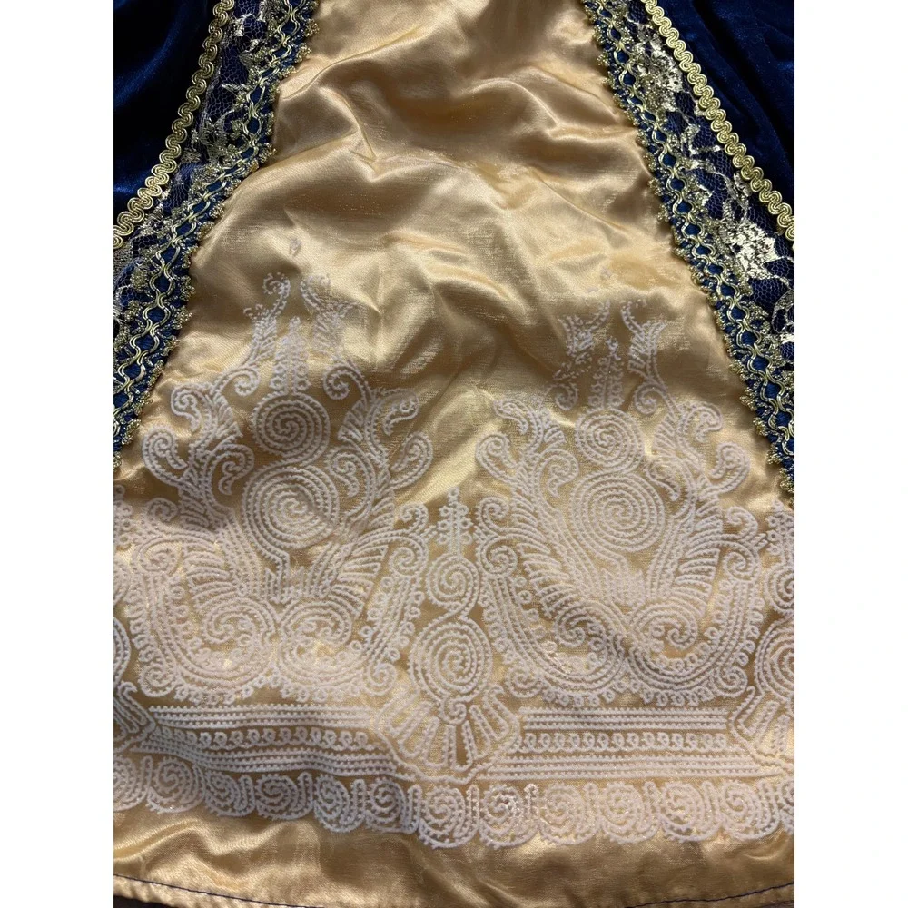 Unbranded renaissance inspired